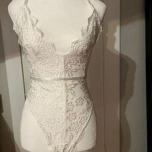 White sexy detailed lace bodysuit **